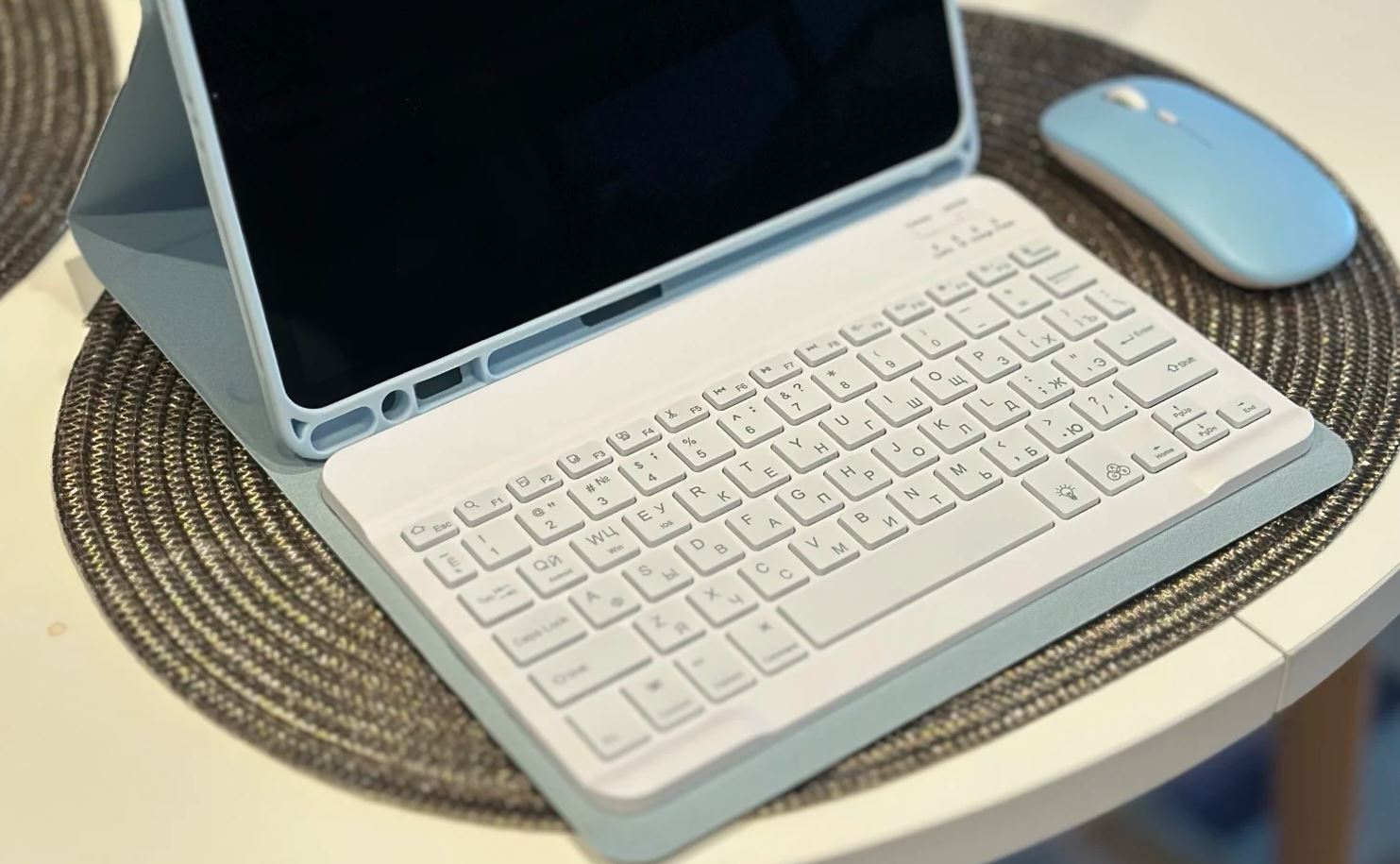 Чехол с клавиатурой для iPad
