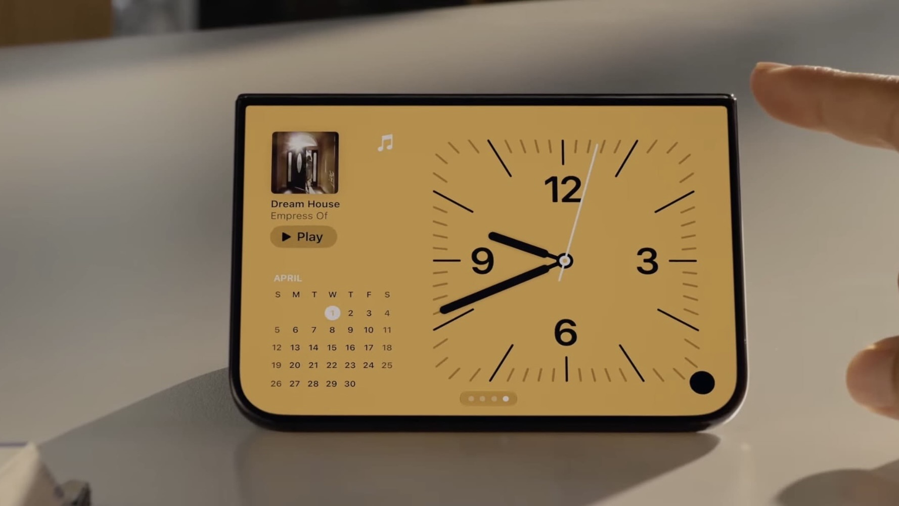 Один из вариантов режима ожидания на iPhone Duo