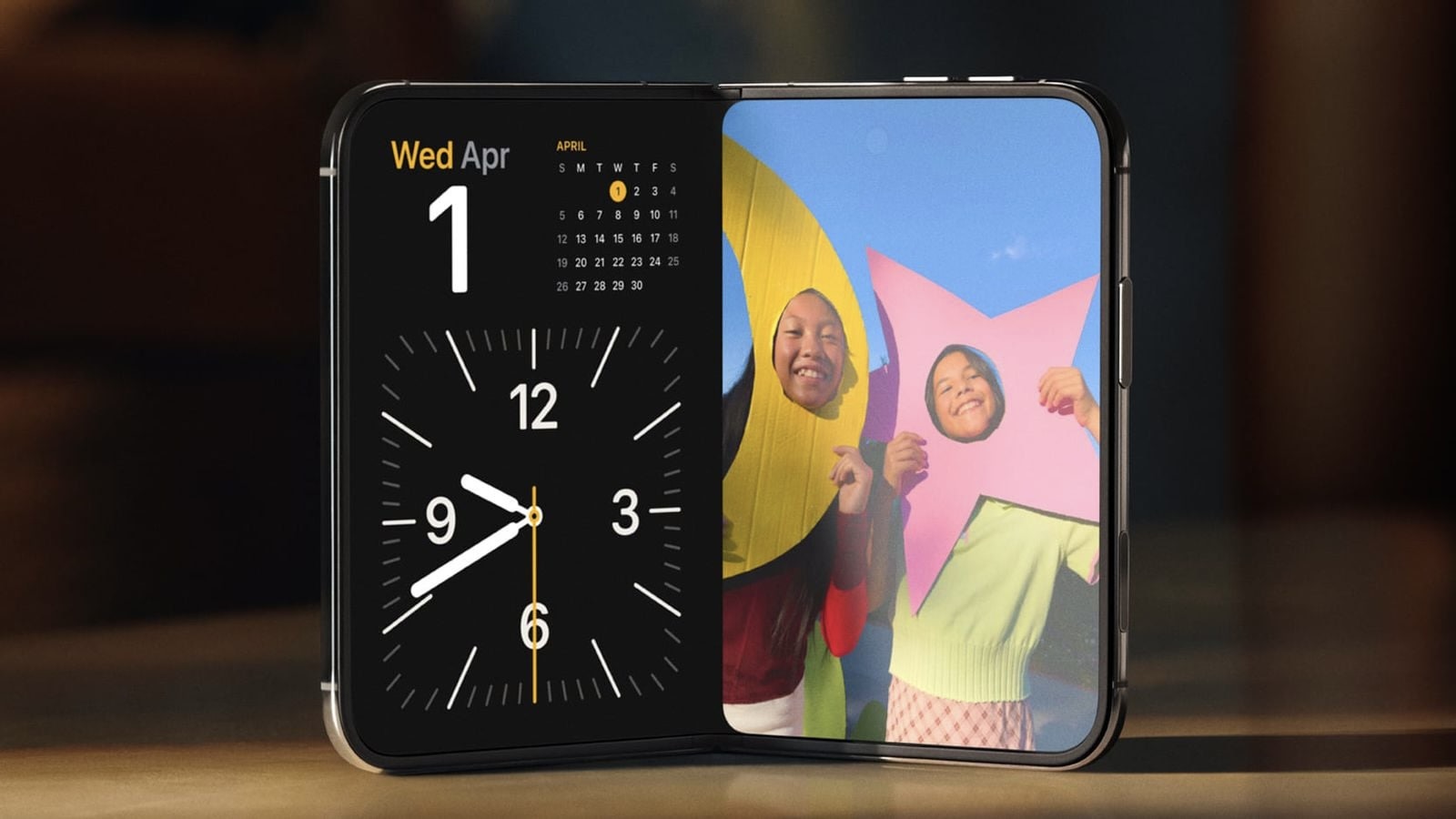 Хватит ли 12 ГБ и при чем тут складной iPhone. Складной iPhone Duo в разложенном виде. Фото.