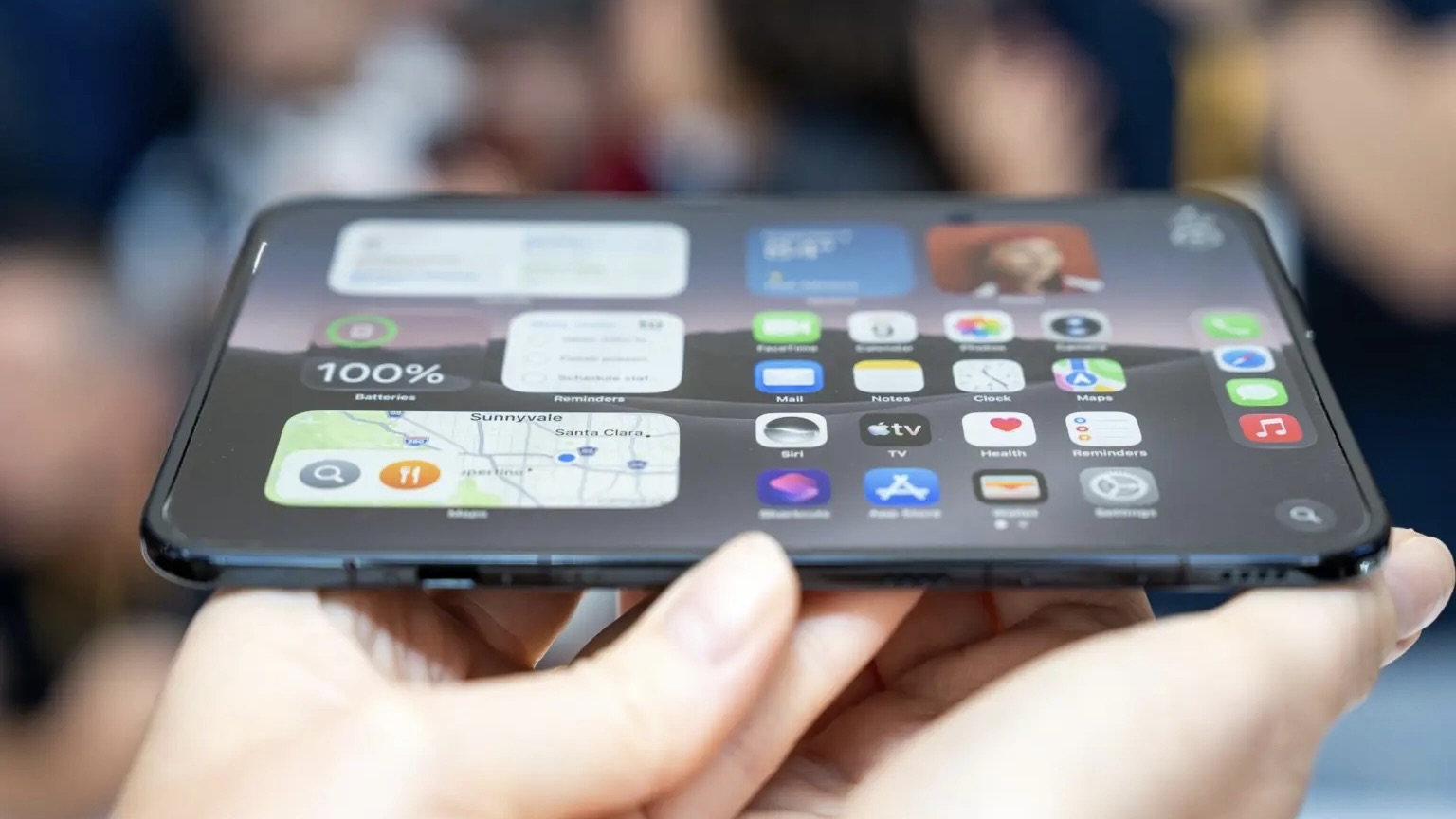Экран iPhone Duo под углом