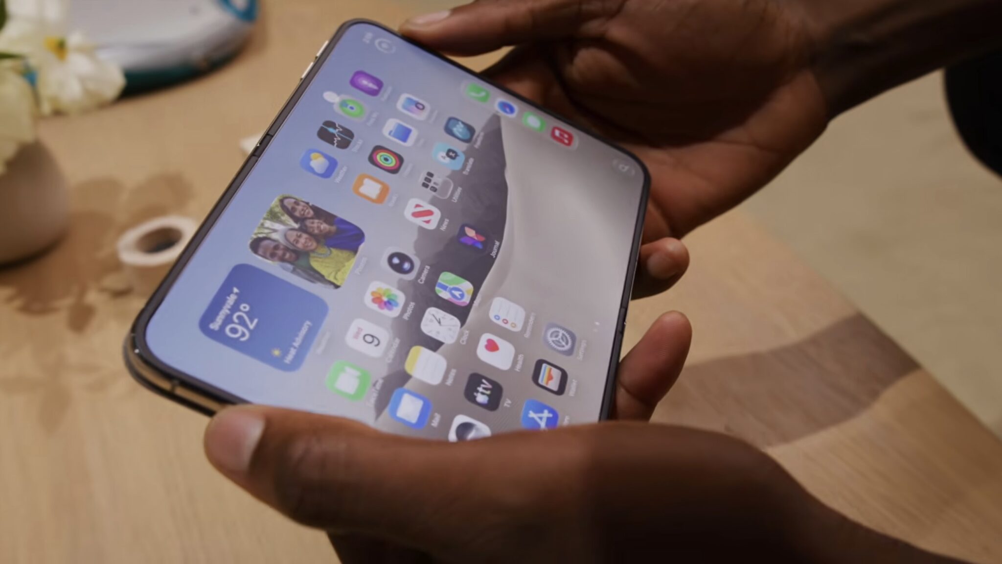 Экран iPhone Duo сбоку