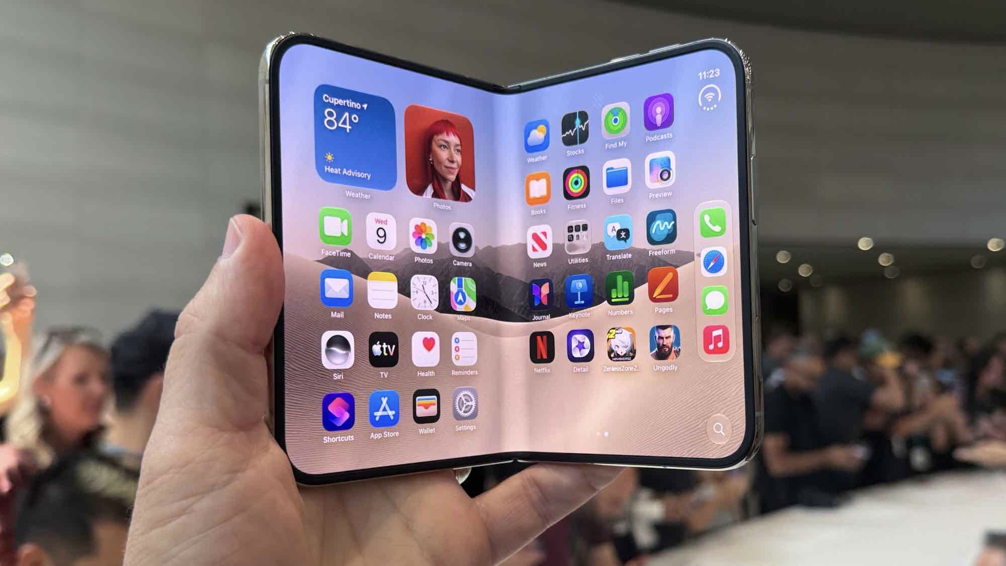 iPhone Duo в раскрытом виде