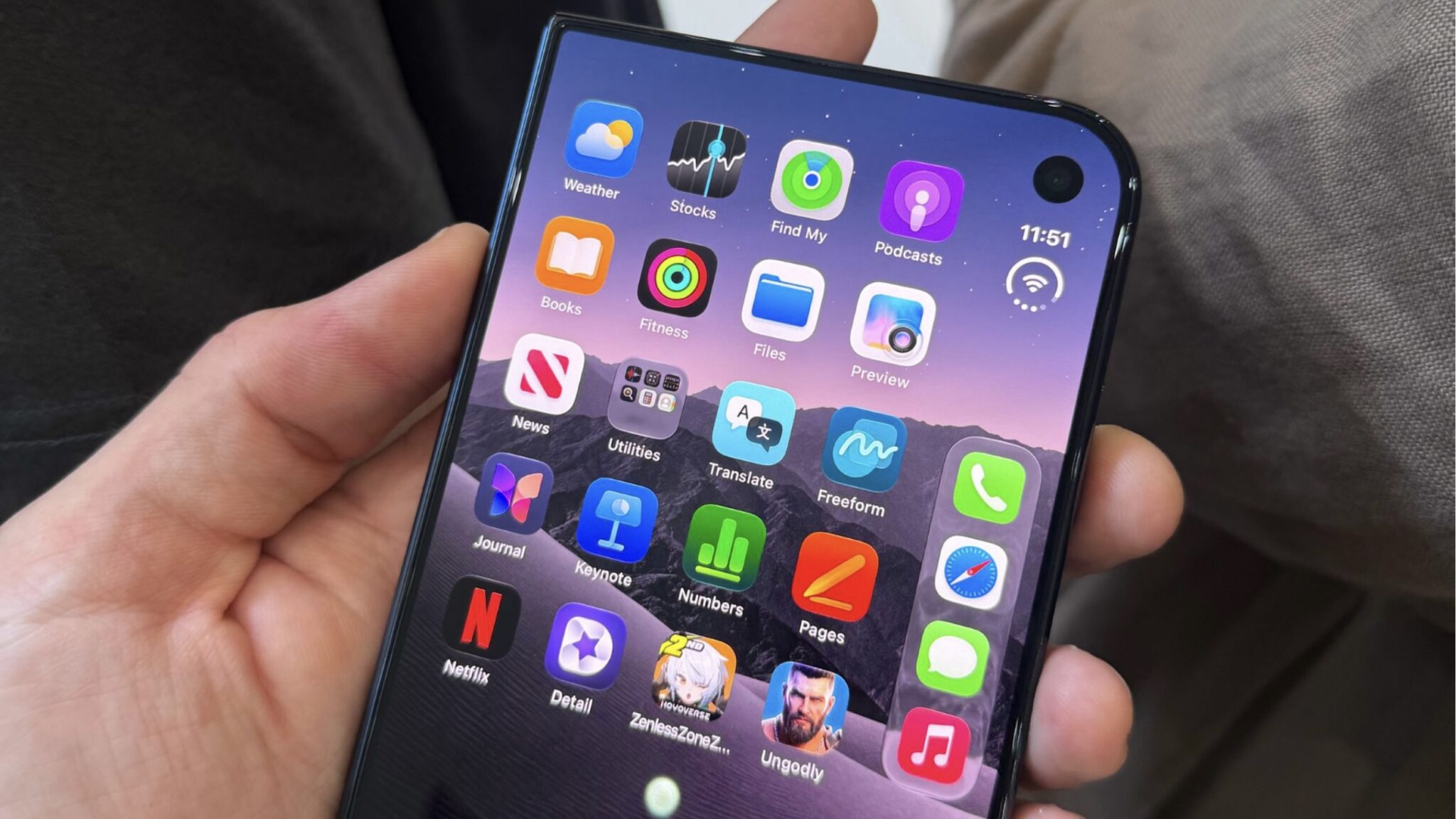 Внешний экран iPhone Duo, который производит Самсунг