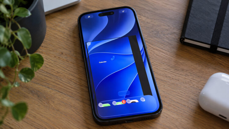 Новый баг iOS 27: iPhone перестаёт реагировать, если потянуть виджет не туда. Фото.