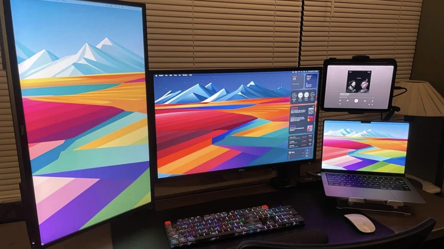 Mac, подключенный к нескольким мониторам