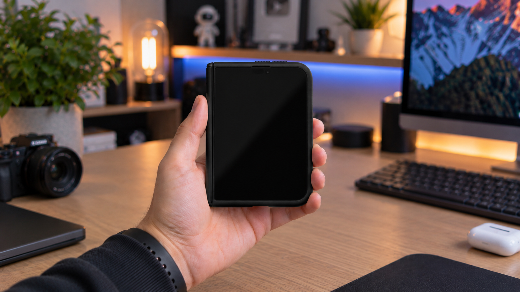 Где смотреть презентацию складного iPhone Ultra. Разбираемся в слитых чехлах для Айфон Ультра. Фото.