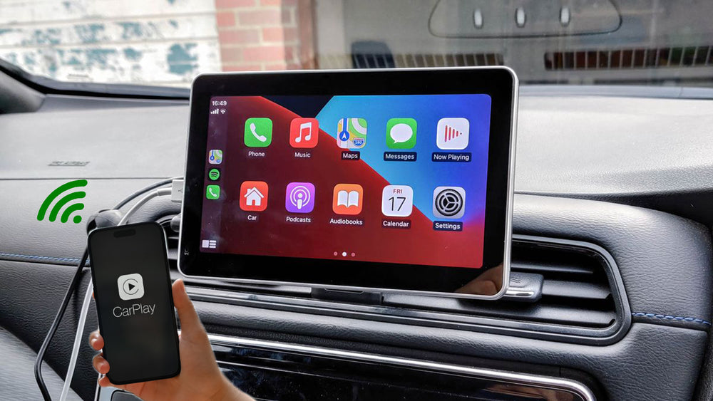Что удобнее для коротких поездок, а что для дальних. Подключение к CarPlay без провода. Фото.