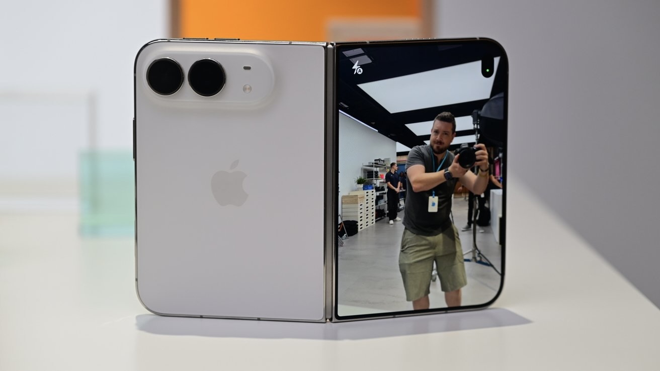 iPhone Duo в раскрытом виде