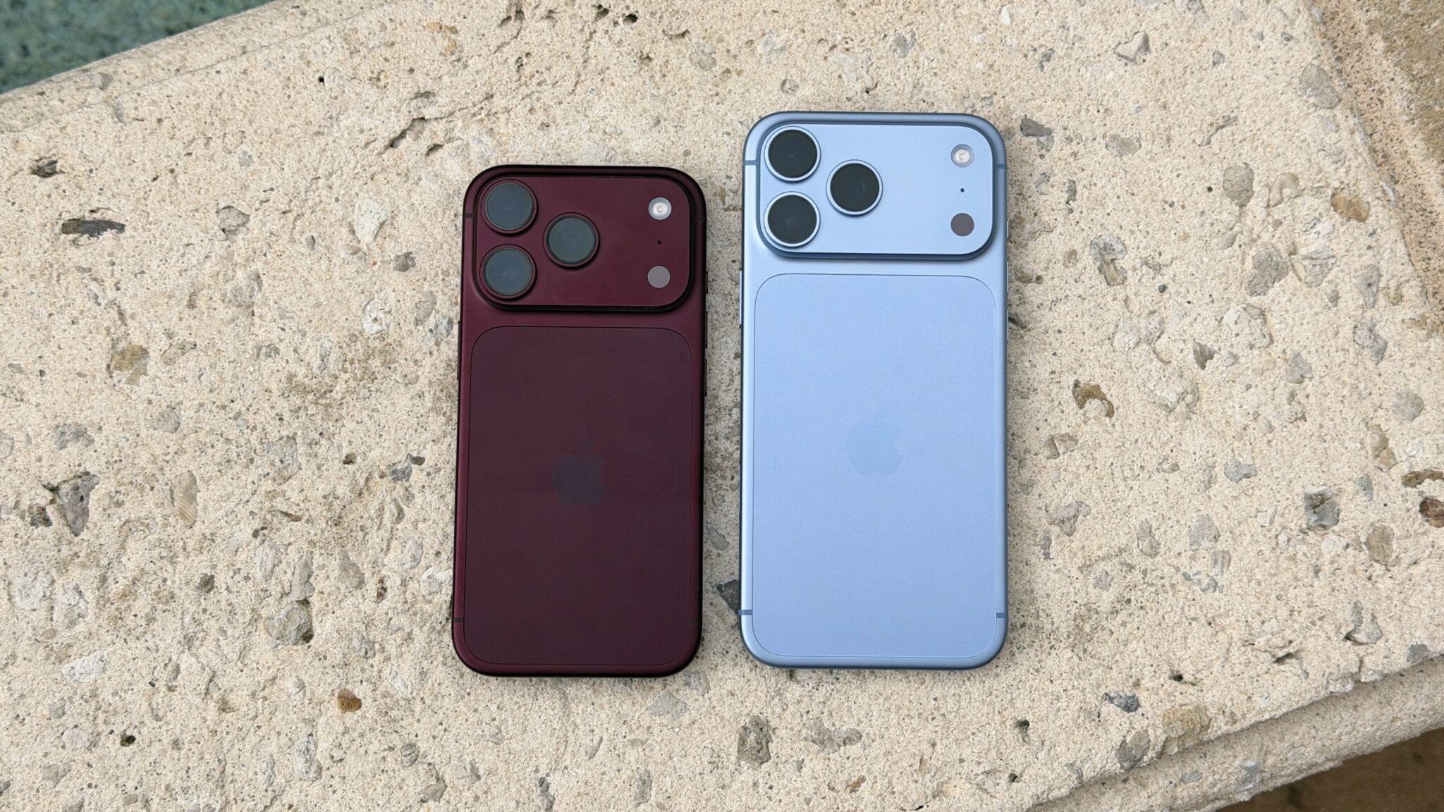 iPhone 18 Pro рядом с iPhone 18 Pro Max