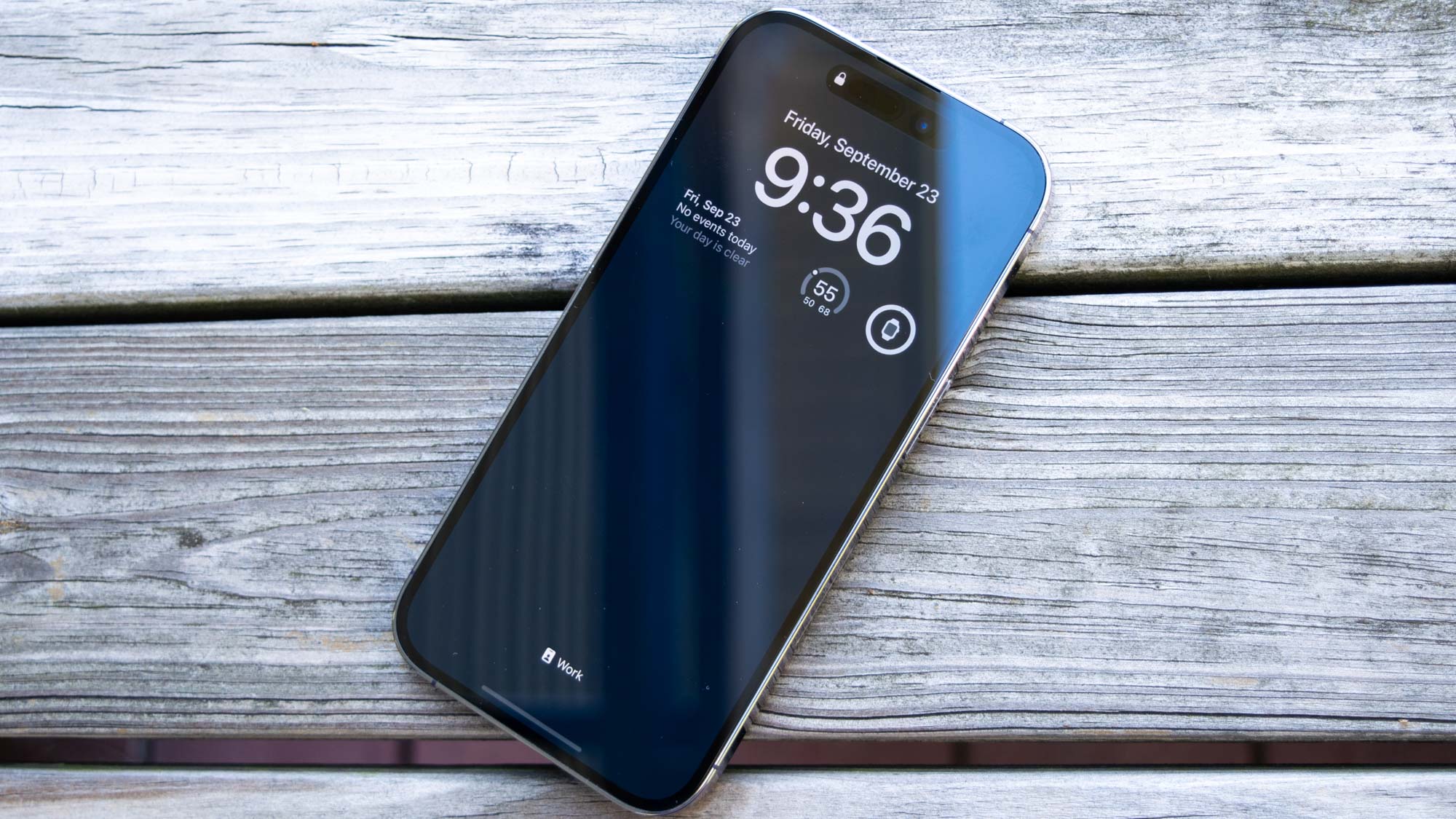 Always On Display на iPhone без обоев, со включенными виджетами