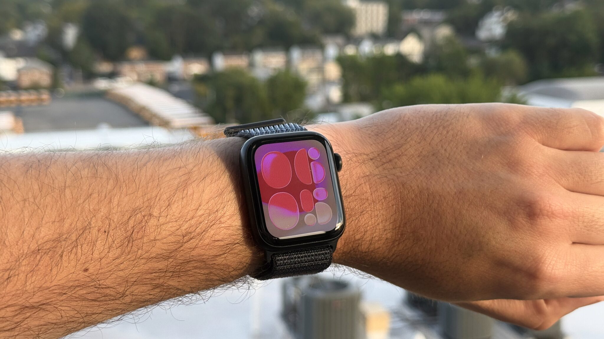 Apple Watch SE 3 на руке