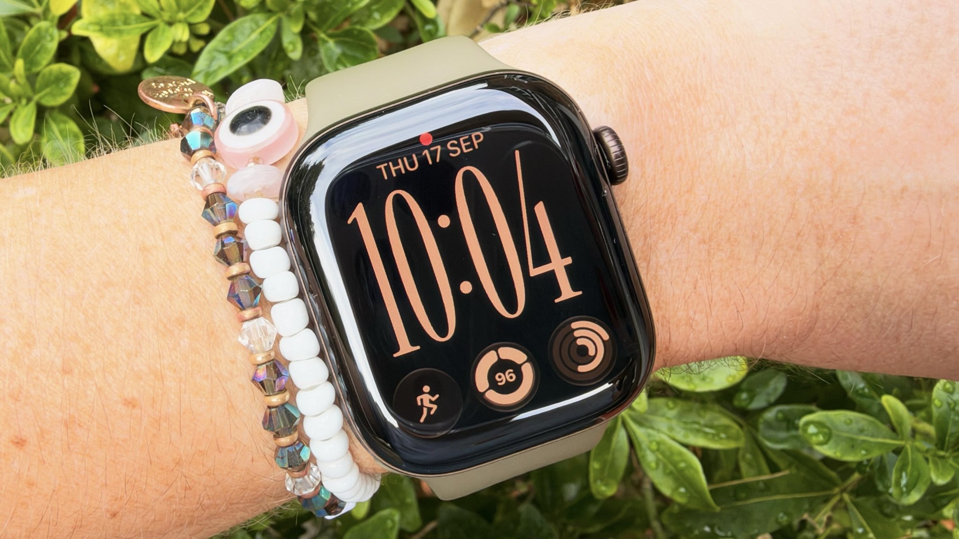 Apple Watch Series 12 на руке