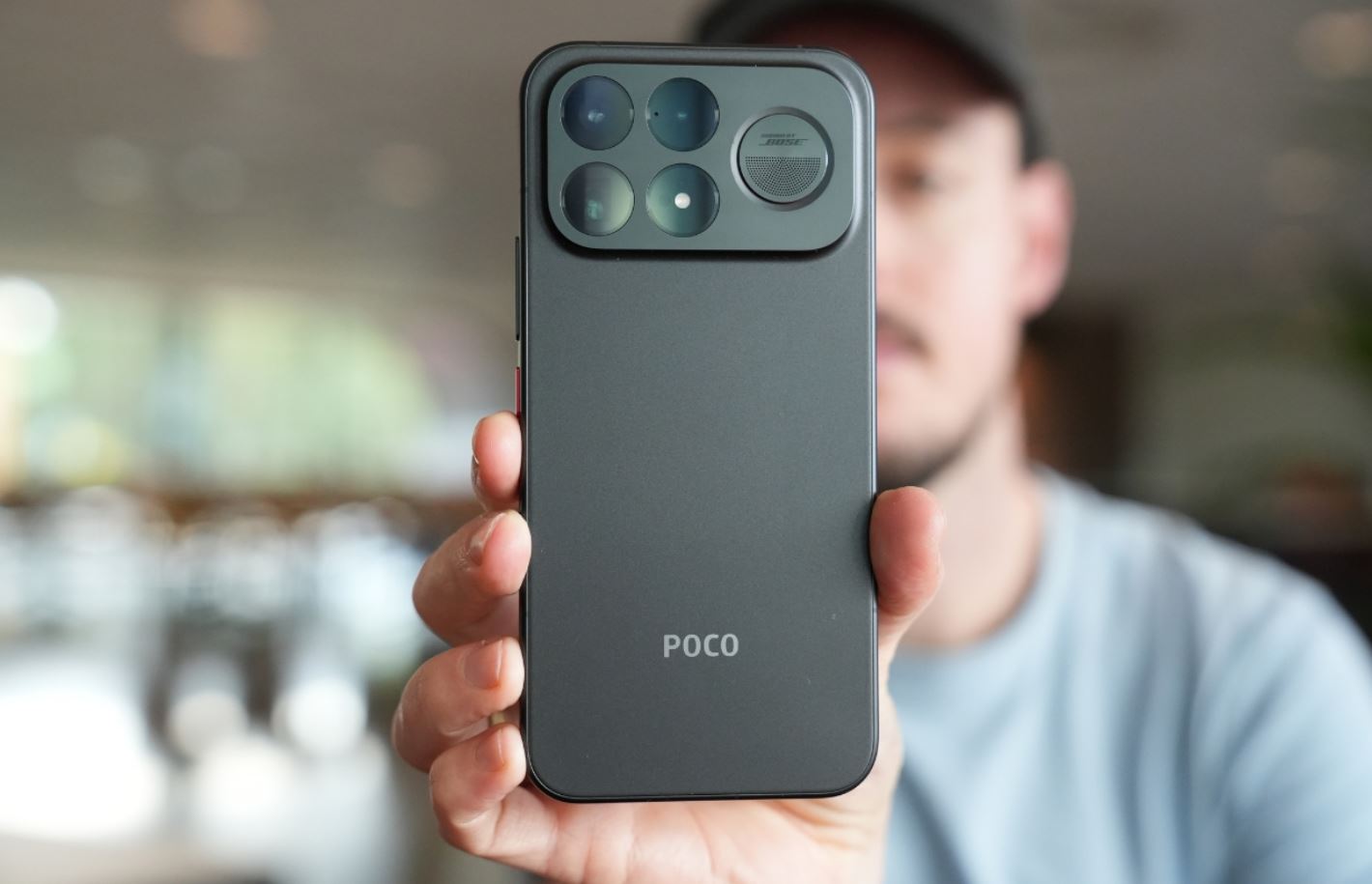 POCO F9 Ultra черного цвета с сабвуфером