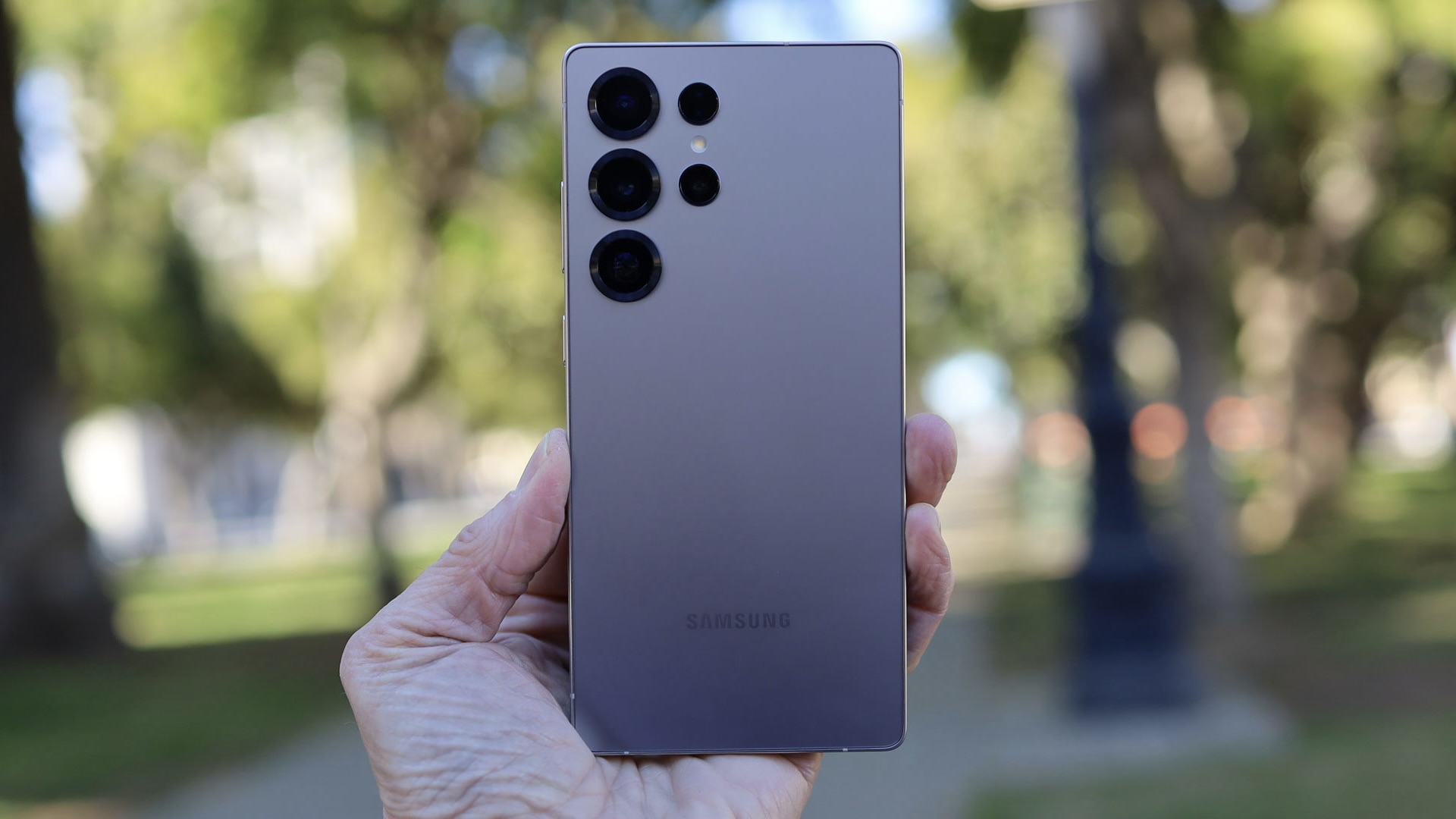 Задняя панель Galaxy S25 Ultra