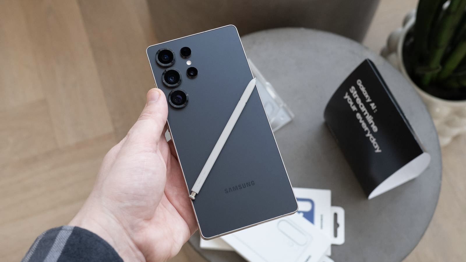 Стилус S-Pen на Galaxy S25 Ultra