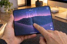 Apple сделала смартфон за 300 тысяч, у которого даже экран продавливается пальцем. Фото.