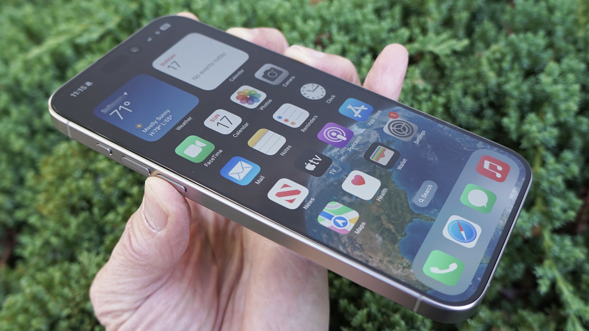 Экран iPhone 15 Pro Max
