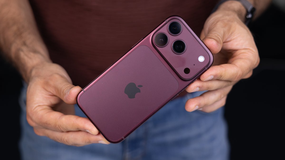Новый iPhone 18 Pro Max в цвете бургунди