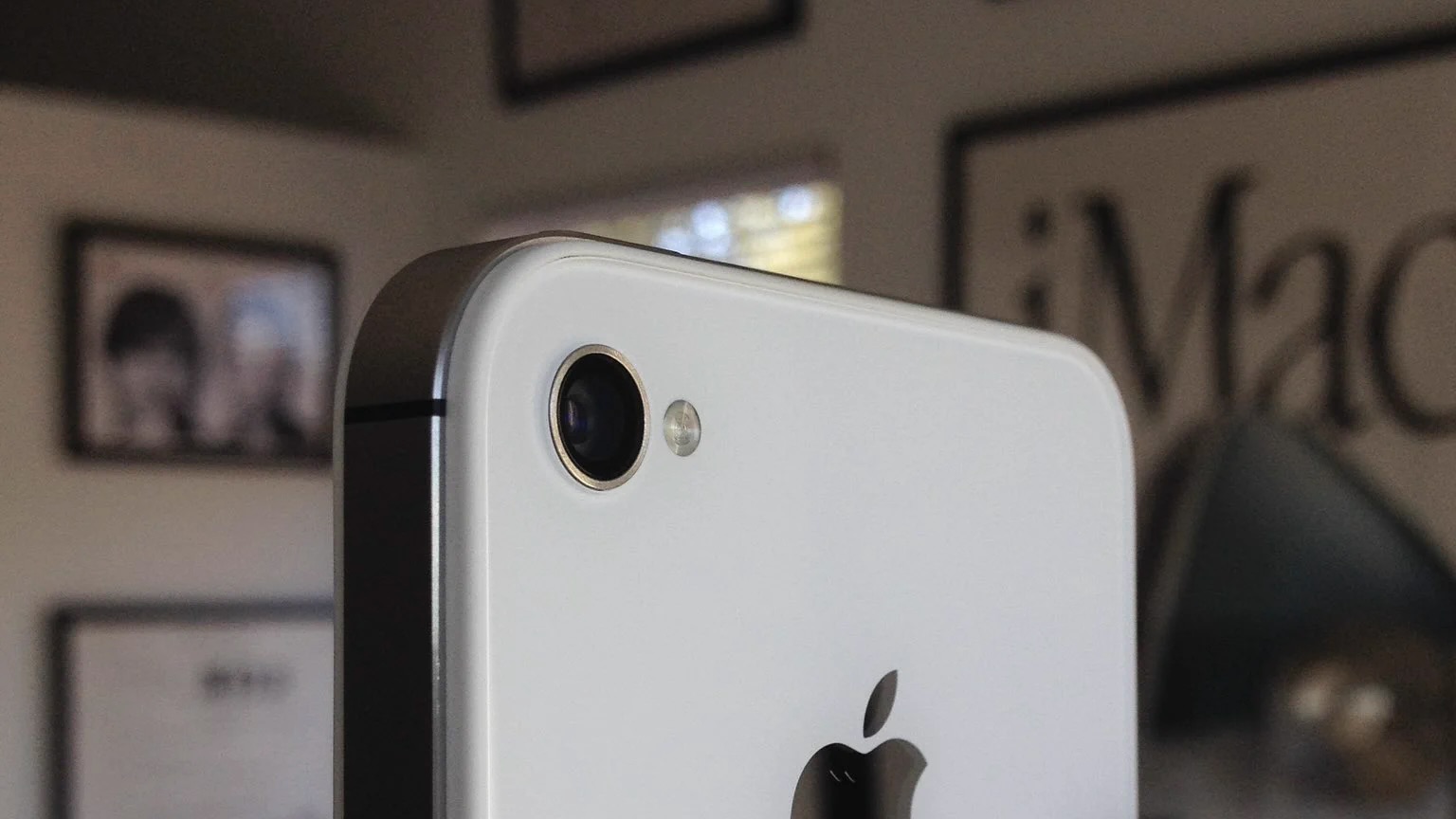 Камера iPhone 4S крупным планом