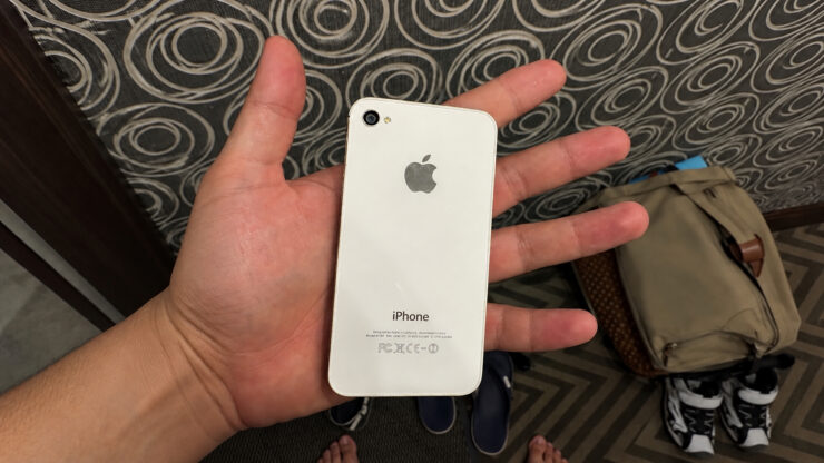 Достал iPhone 4S через 15 лет. Что на нем еще работает в России. Фото.