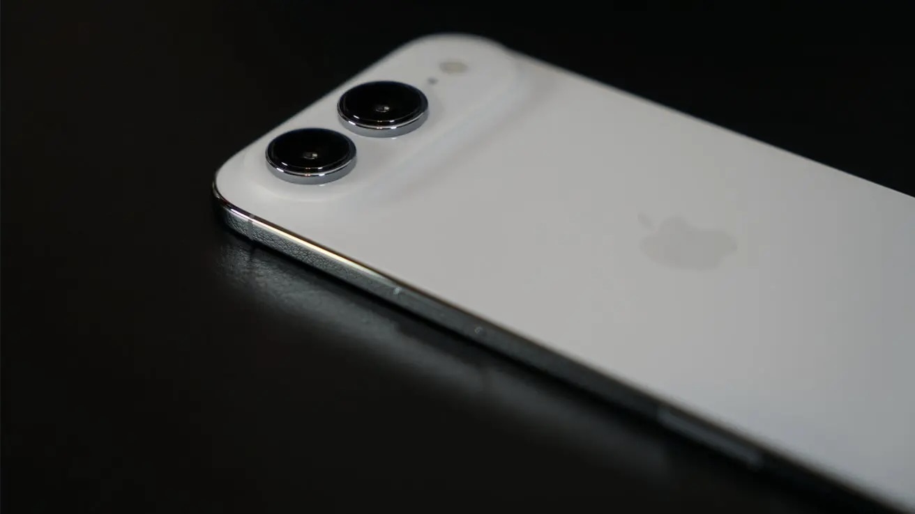 Рендер iPhone Air 2, лежащего на столе