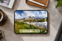Apple показала, как выглядят ее приложения на iPhone Duo. Это почти iPad. Фото.