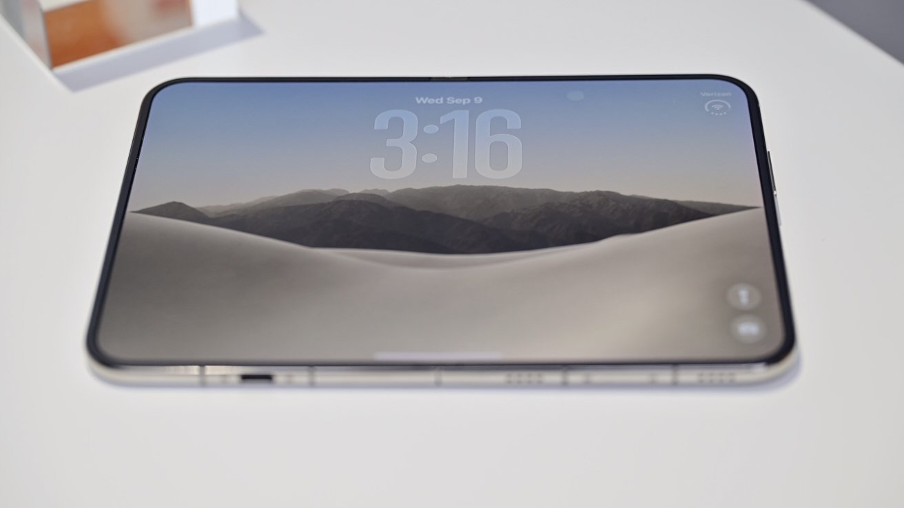 iPhone Duo в раскрытом виде