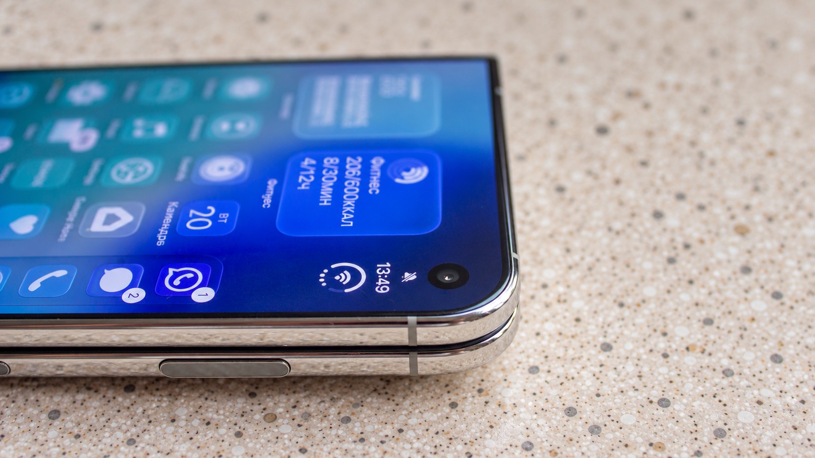 Боковая кнопка сложенного iPhone Duo
