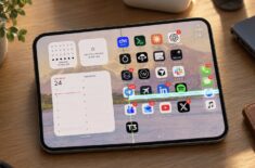 iPhone Duo начал ломаться сразу после покупки. Экраны трескаются даже при первой настройке. Фото.