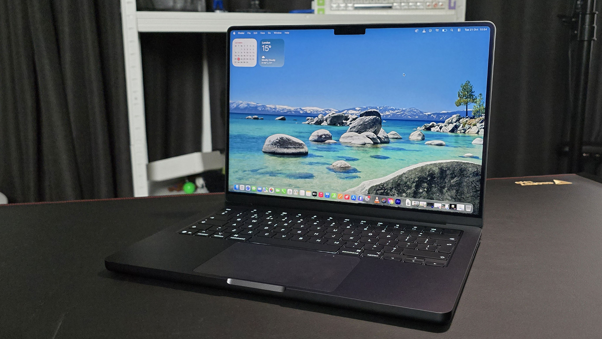 Текущий MacBook Pro с miniLED экраном