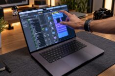 Apple объяснила, зачем MacBook Pro сенсорный экран, хотя 16 лет была против. Фото.
