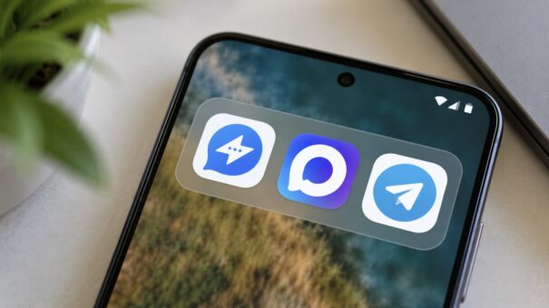 Что за мессенджер Молния и чем он отличается от МАКС и Telegram. Фото.