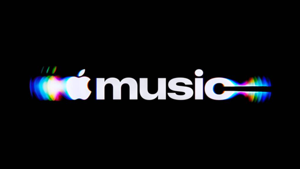 Новый логотип Apple Music: яблоко и слово music жирными строчными буквами в цветных переливах