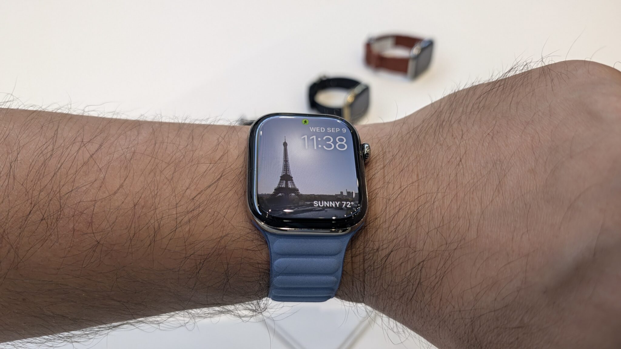 Apple Watch Series 12 на руке