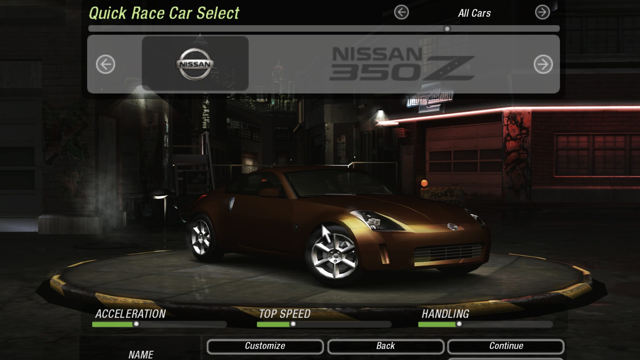 Выбор машины для быстрой гонки: бронзовый Nissan 350Z в гараже